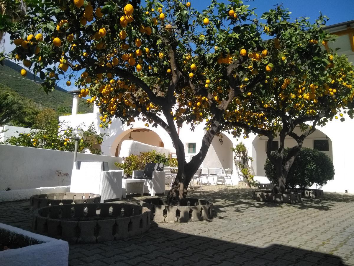 Villa Petrusa Стромболи Екстериор снимка